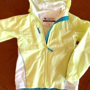 Windbreaker/soft shell jacket.